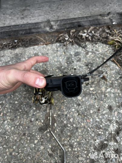 Продам левый передний замок