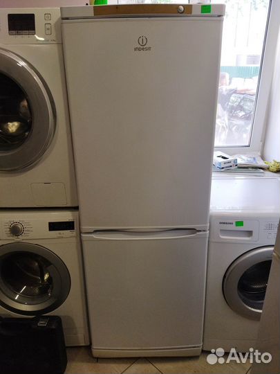 Продам холодильник indesit