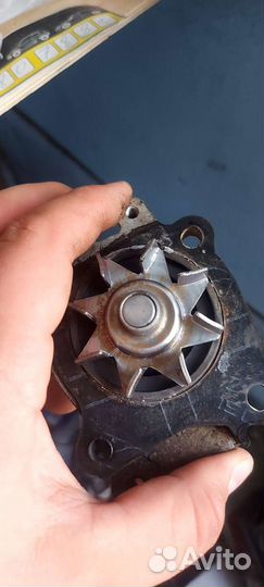 Помпа с роликом mitsubishi carisma 1.6