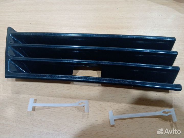 Заглушка переднего бампера w210