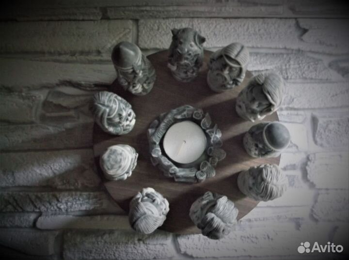 Статуэтки славянских богов у костра