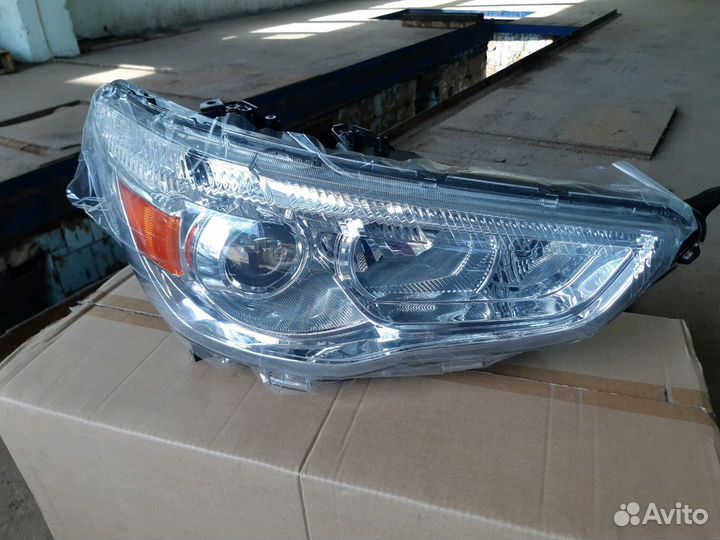 Фары Mitsubishi ASX 2010