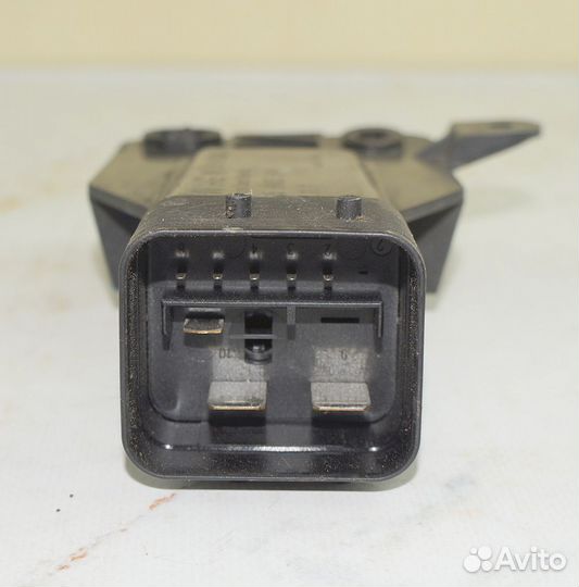 Реле вентилятора 5J0919506 Skoda Fabia