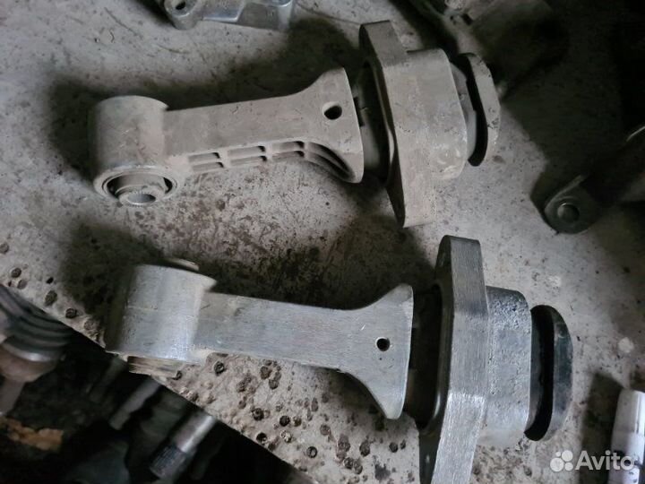 Подушка двигателя Hyundai Solaris 1 1.6 2011