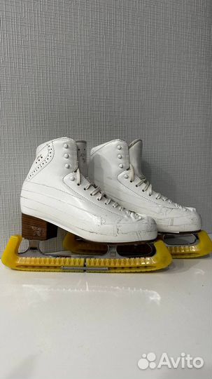 Профессиональные фигурные коньки Risport RF3