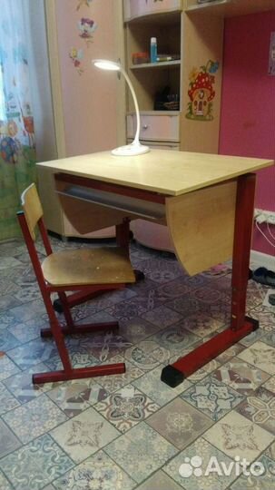 Стол письменный для школьника