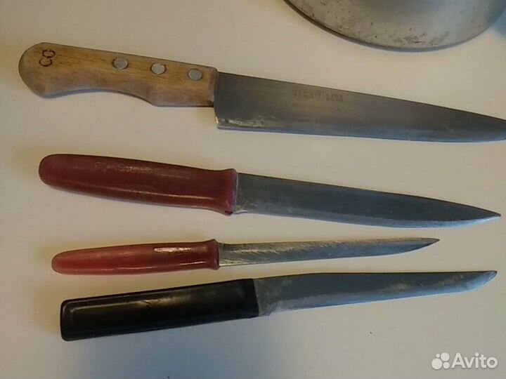 Кухонные принадлежности(ножи, ложки и т.д)