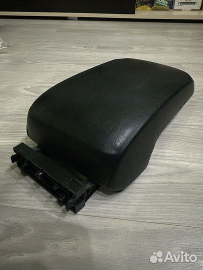 Подлокотник lancer 10