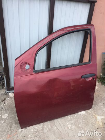 Дверь передняя левая renault sandero 1