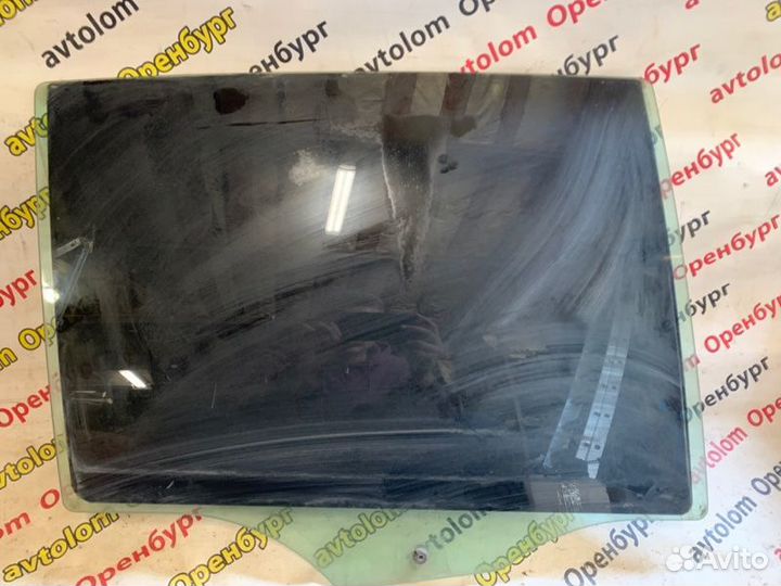 Стекло двери заднее правое Skoda Superb