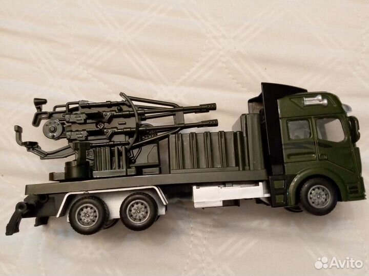 Военная машина, танк,бластер