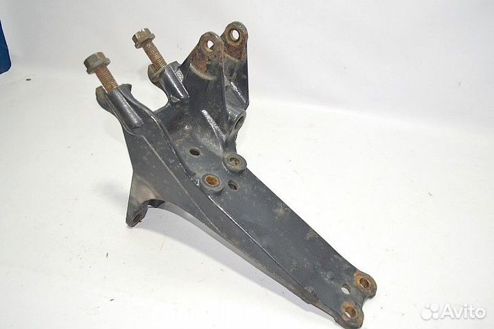 Кронштейн кабины, передний левый MAN TGA 18.440 (0