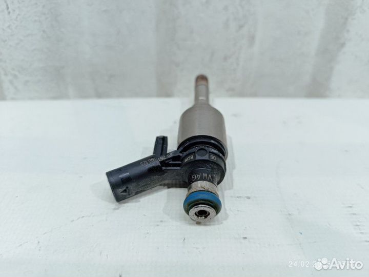 Топливная форсунка / инжектор Audi A4 CJE