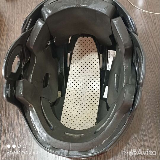 Хоккейный шлем