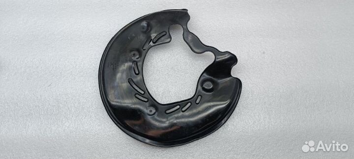 Пыльник тормозного диска задний левый Audi A8 D4