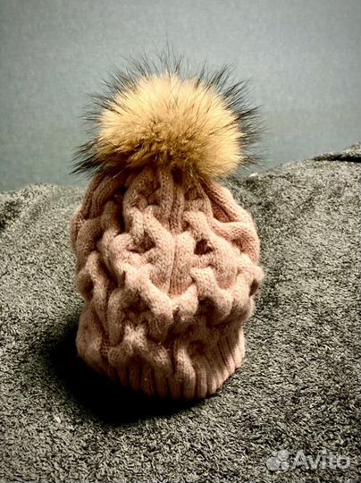 Шапка с натуральным помпоном