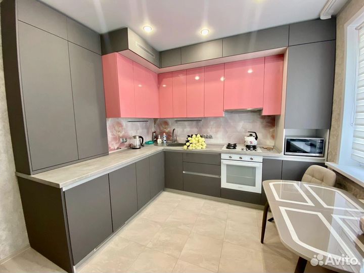 Кухня на заказ с доводчиками в Новосибирске