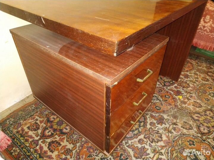 Письменный стол