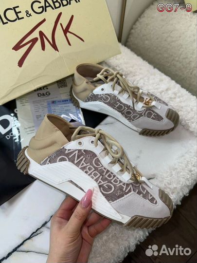 Кроссовки женские