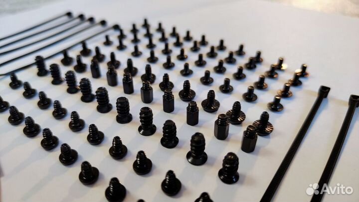 Комплект болтов и стоек для сборки PC