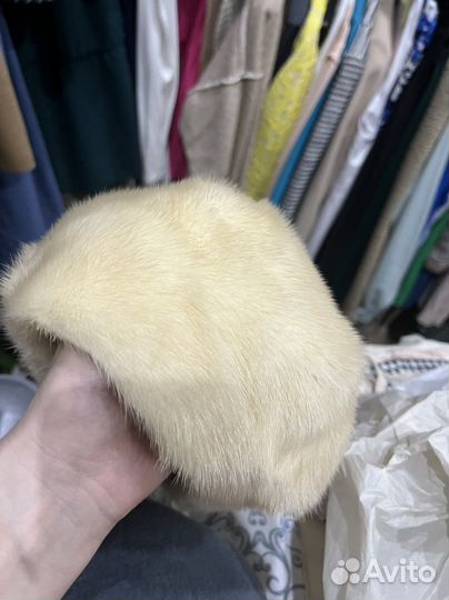 Берет из норки