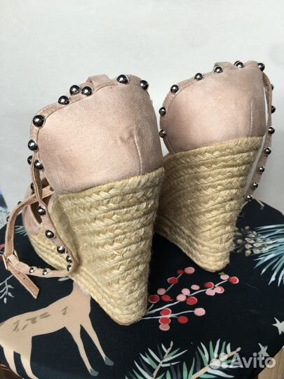 Босоножки женские