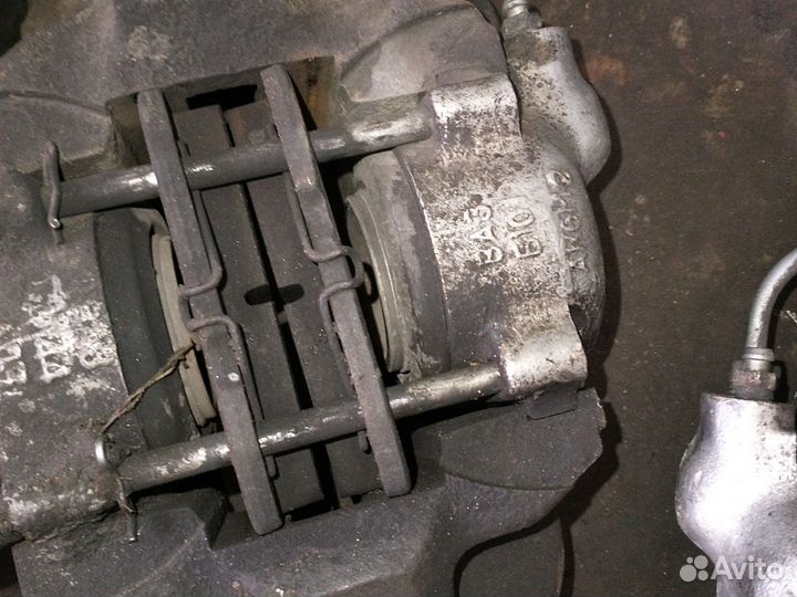 Продам верхние рычаги и тормозные суппорта 2107