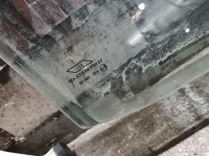 Стекло передней двери Nissan Maxima A32