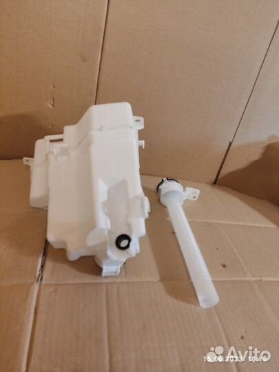 Бачок омывателя Toyota Rav4 ACA40 2013-2019