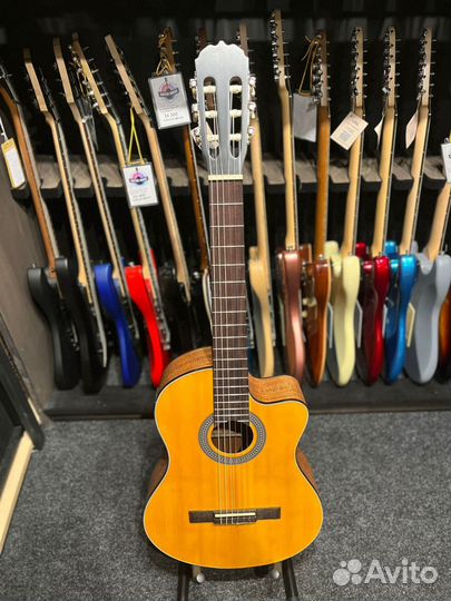Гитара с подключением Классическая Новая