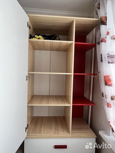 Вместительный детский шкаф