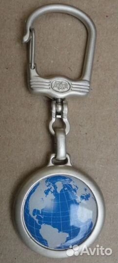 Брелок стилизирован как глобус