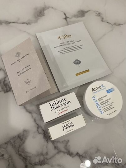 Набор косметики и парфюмов Alma k, d'alba