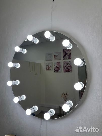 Тумба и зеркало визажиста/бровиста