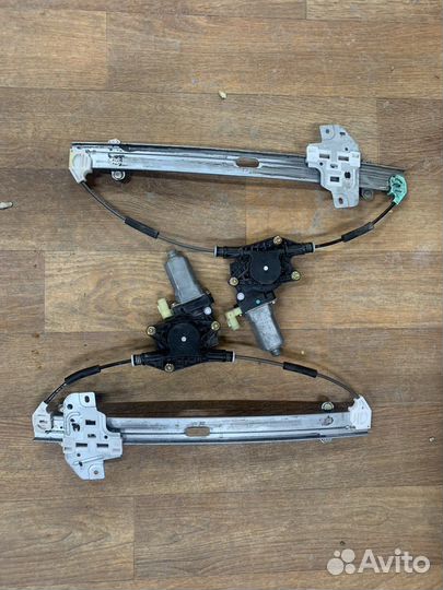 Стеклоподъемник левая сторона Kia Rio 2 Киа Рио 2