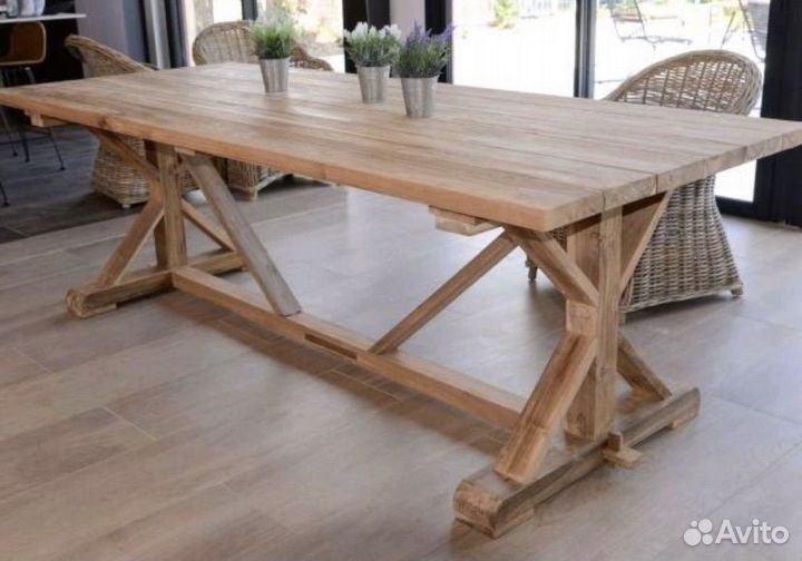 Большой обеденный стол из массива