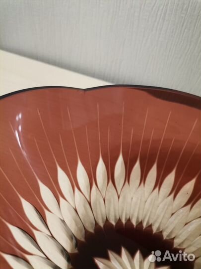 Конфетница (салатница, ваза) маpганцeвого цвeтa