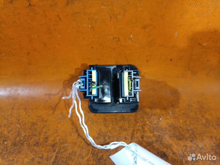 Кнопка корректора фар Mitsubishi Pajero V65W