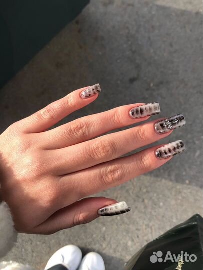Модель на маникюр