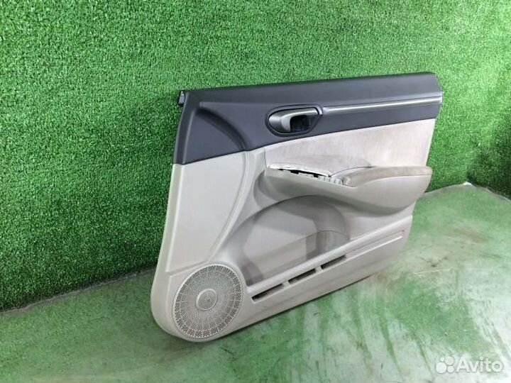 Обшивка двери передняя правая Honda Civic FD1 R18A