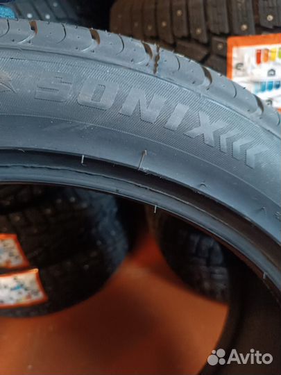 Sonix L-Zeal 56 245/45 R20 103W