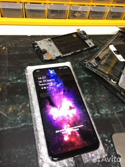 Переклейка разбитого стекла iPhone Samsung