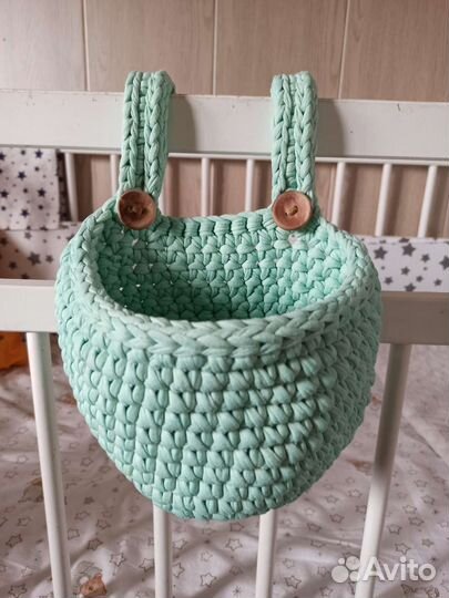 Подвесная корзина-органайзер в кроватку