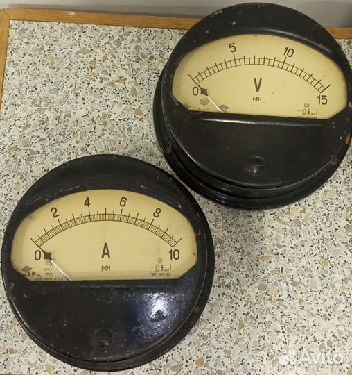 Винтажные амперметр и вольтметр