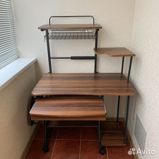 Стеклянный журнальный столик