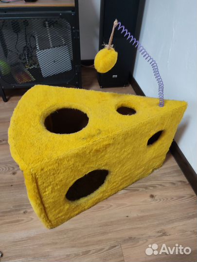 Домик для кошки с когтеточкой бу