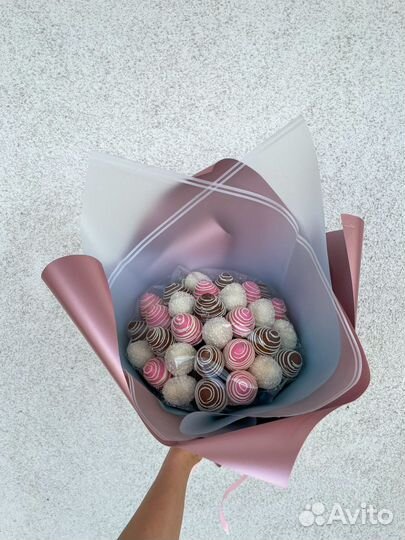 Съедобные букеты из клубники