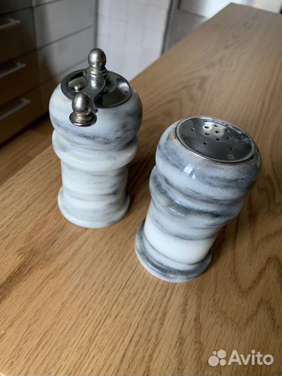 Солонка и перечница мельница мрамор