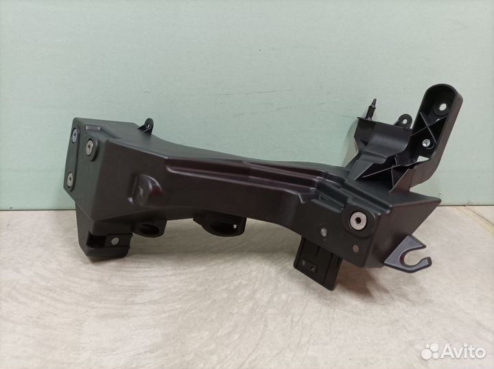 Кронштейн фары левой Jeep Grand Cherokee вк2 2010