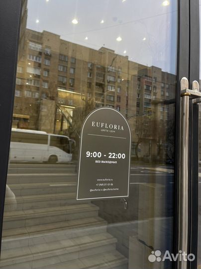 Изготовление наклеек на самоклеющейся пленке